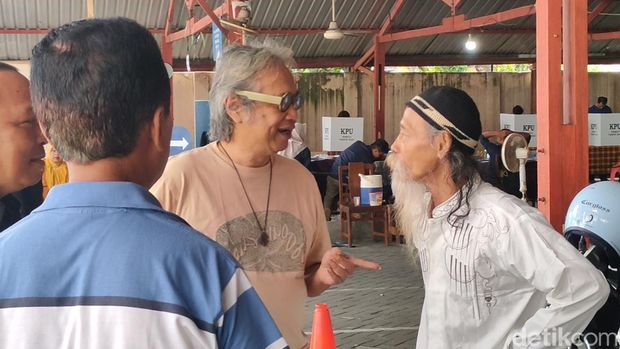 Butet Kartaredjasa usai nyoblos di TPS Singosaren, Pakuncen, Kota Jogja, Rabu (14/2/2024).