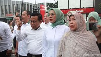 Cak Imin juga melantunkan sholawat saat menuju ke TPS.