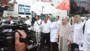 Cak Imin Tiba di TPS 023 Kemang Bareng Anak-Istri