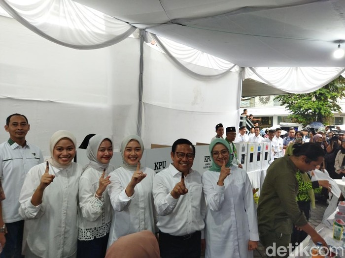 Cak Imin Usai Nyoblos di TPS Kemang