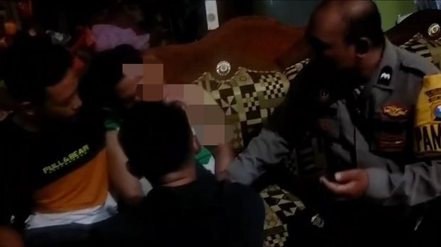 caleg di blitar digerebek warga di dalam rumah perempuan