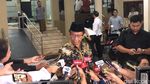 Lihat Lagi Momen Mahfud Salat Subuh Bareng Istri Sebelum Nyoblos