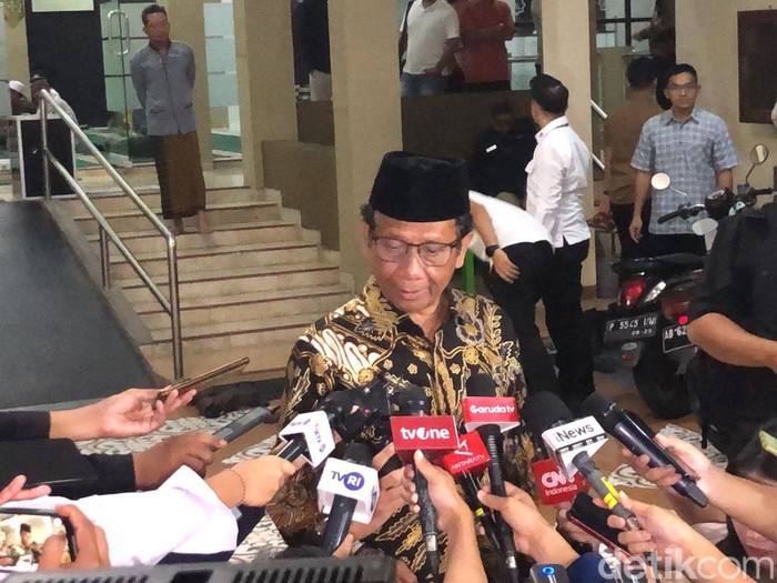Cawapres nomor urut 3, Mahfud Md, saat ditemui wartawan di Sleman, Rabu (14/2/2024) pagi.