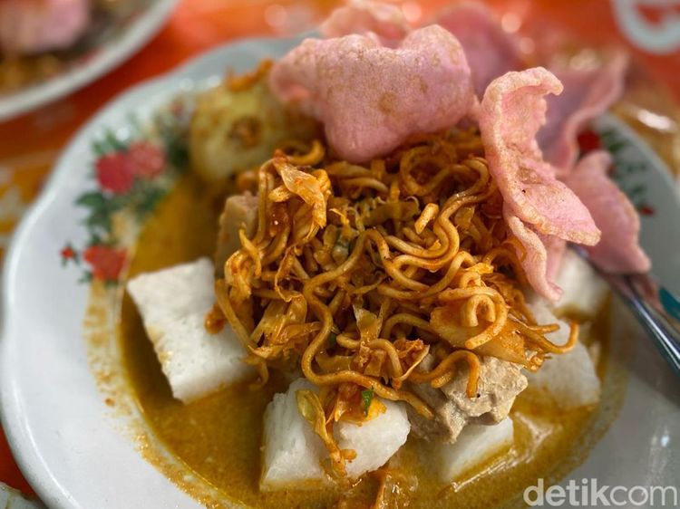 Lamak Bana! Bisa Sarapan Ketupat Sayur Padang hingga Teh Talua di Bandung