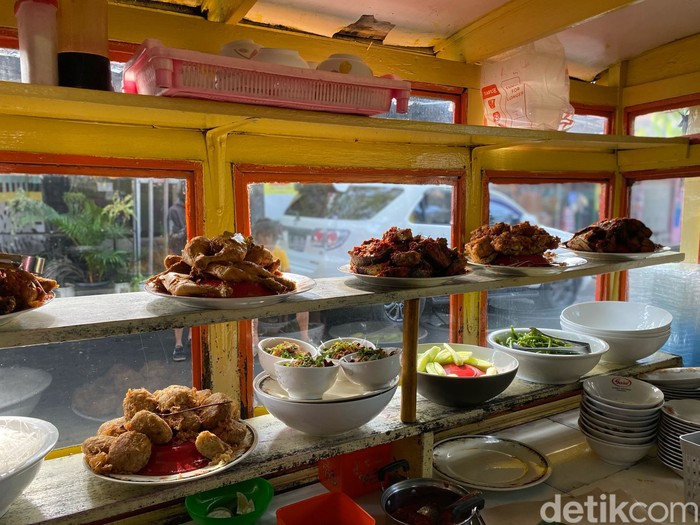 Dapur Minang Lima Saudara Dapur Minang Lima Saudara di Bandung