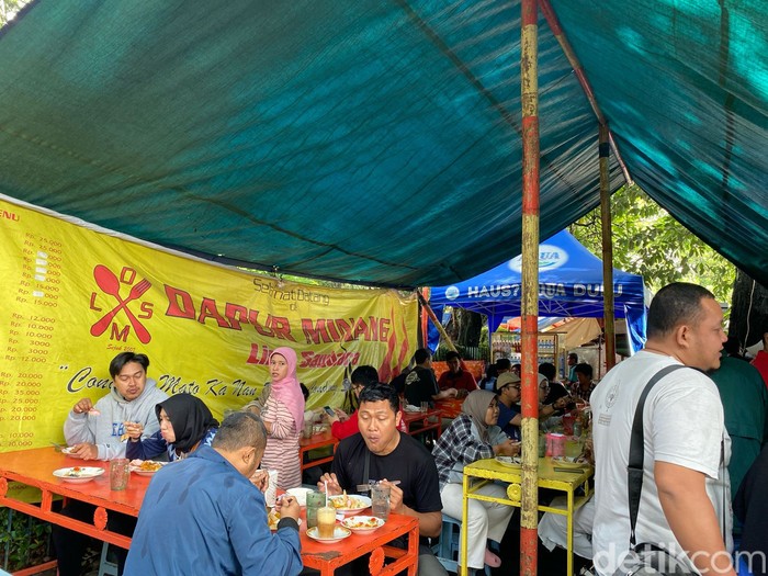 Dapur Minang Lima Saudara Dapur Minang Lima Saudara di Bandung