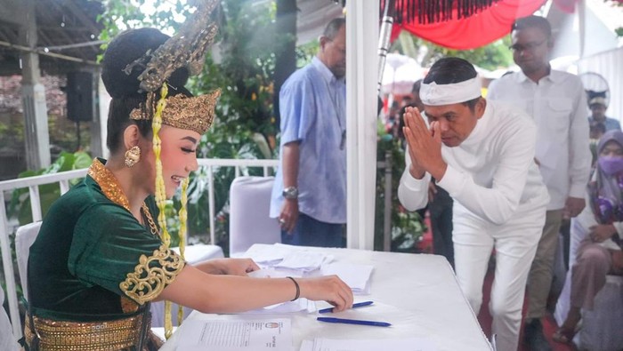 Dedi Mulyadi disambut Nyi Roro Kidul di TPS.