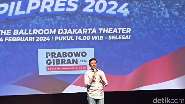 Dewan Pembina TKN Wiranto mengaku berbahagia melihat Prabowo Subianto-Gibran Rakabuming Raka unggul dalam hasil hitung cepat (quick count) Pilpres 2024. (Tiara AA/detikcom)