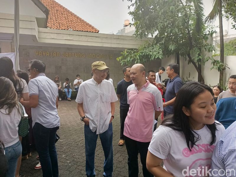 Didiet Prabowo nyoblos di TPS di Menteng Jakarta Pusat, TPS tempat banyak anggota Keluarga Cendana terdaftar. (Devandra Abi/detikcom)