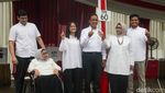 Ekspresi Anies Nyoblos Bareng Keluarga di Lebak Bulus