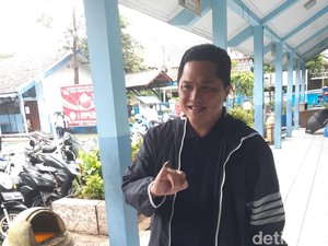 Bareng Anak-Istri, Erick Thohir Nyoblos di TPS 17 Tebet