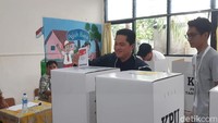 Menteri BUMN, Erick Thohir juga datang bersama dengan keluarganya. Foto: Achmad Dwi Afriyadi