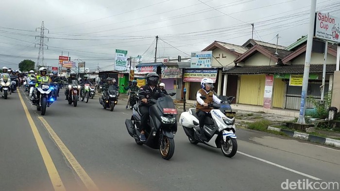 Forkopimda Sumsel tinjau TPS pakai sepeda motor.