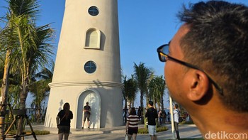 Terkadang saat berkunjung ke tempat wisata, banyak pengunjung lain yang datang. Foto: Adi Fida Rahman/detikINET