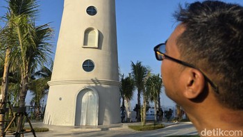 Dengan bantuan Galaxy AI, kita bisa menghilangkan pengunjung yang ada di foto dengan mudah tanpa perlu jago Photoshop. Foto: Adi Fida Rahman/detikINET