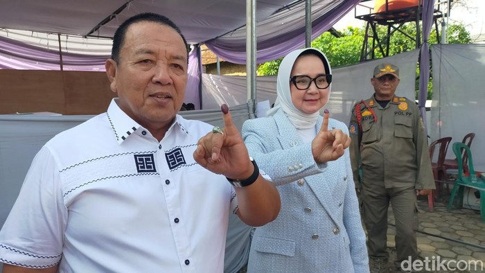 Gubernur Lampung Arinal Djunaidi dan istri nyoblos