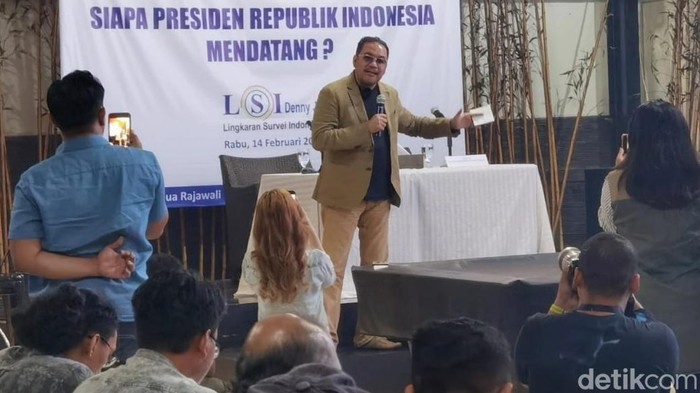 Hitung Cepat LSI Denny JA Prabowo Gibran Menang Pilpres Satu Putaran LSI Denny JA memberikan keterangan pers hasil hitung cepat pemilu 2024 di Jakarta, Rabu (14/2/2024).