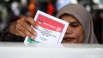 Hujan Tak Menyurutkan Antusias Warga Memilih Presiden