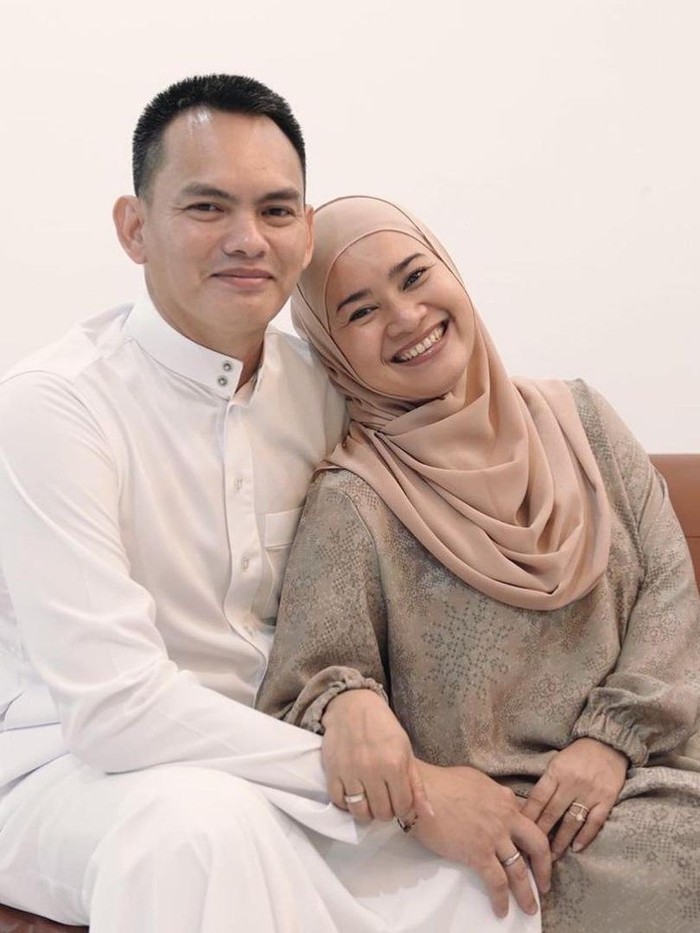 Ikke Nurjanah dan suami