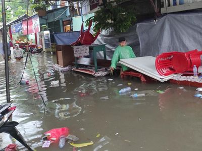Penampakan TPS di Jakarta Kebanjiran saat Hari Pencoblosan