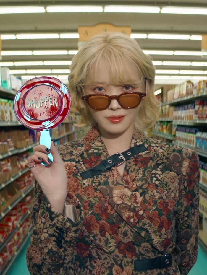 IU IU di teaser MV Shopper.