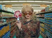 IU Wonkaesthetic di Teaser Shopper IU Wonkaesthetic di Teaser Shopper
