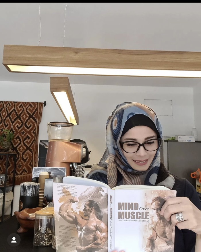 Jihan Fahira, Calon DPD RI Jawa Barat yang Suka Ngopi dan Kulineran