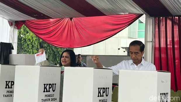 Jokowi dan Iriana Nyoblos di Gambir. (Eva/detikcom)
