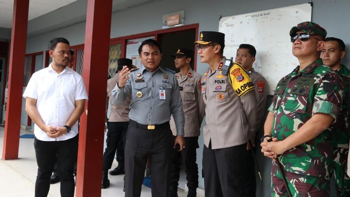 Kapolda Kaltara Irjen Daniel saat mengecek langsung jalannya Pemilu di Lapas Tarakan. Dokumen Istimewa