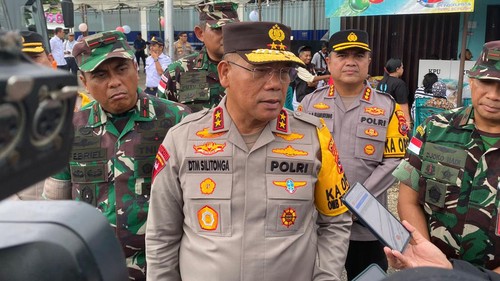 Kapolda NTT Irjen Daniel Tahi Monang Silitonga bersama Danrem 161/Wirasakti dan Forkompimda NTT saat meninjau sejumlah TPS di Kota Kupang, NTT, Rabu (14/2/2024).
