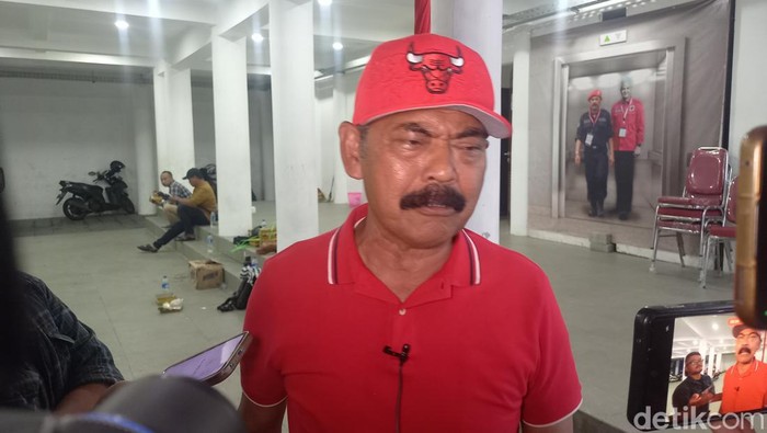 Ketua DPC PDIP Solo FX Hadi Rudyatmo, saat ditemui awak media di DPC PDIP Solo, Rabu (14/2/2024).
