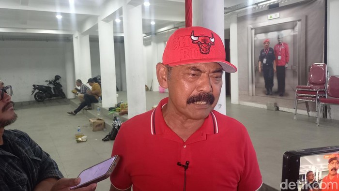 Ketua DPC PDIP Solo FX Hadi Rudyatmo, saat ditemui awak media di DPC PDIP Solo, Rabu (14/2/2024).