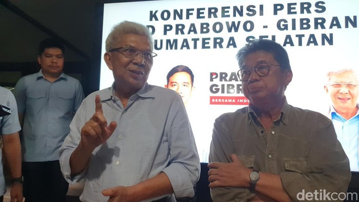 Ketua TKD Sumsel Mawardi Yahya usai memantau quick count di kediamannya.