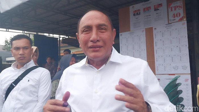 Ketua TPD Sumut Edy Rahmayadi usai mencoblos. (Foto: Finta Rahyuni/detikSumut).