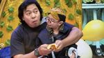 Kocaknya Komeng Saat Makan Pecel Lele hingga Bakso Kaki Lima