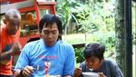 Kocaknya Komeng Saat Makan Pecel Lele hingga Bakso Kaki Lima
