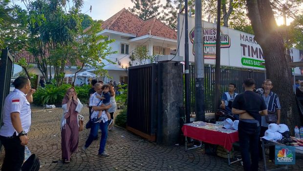 Kondisi terkini suasana rumah pemenangan AMIN Diponegoro 10. (CNBC Indonesia/Rosseno Aji Nugroho)