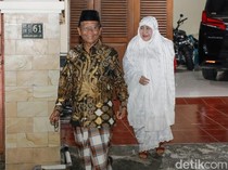 Lihat Lagi Momen Mahfud Salat Subuh Bareng Istri Sebelum Nyoblos