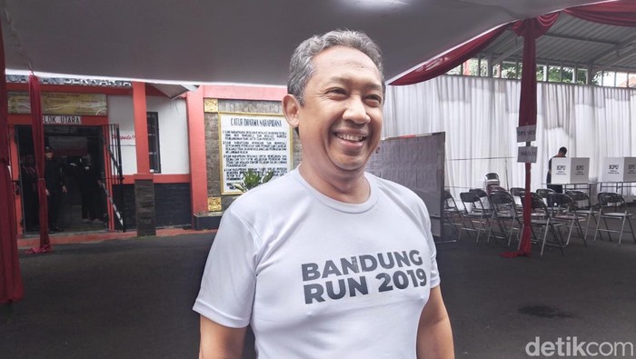 Mantan Wali Kota Bandung Yana Mulyana saat mencoblos di Lapas Sukamiskin
