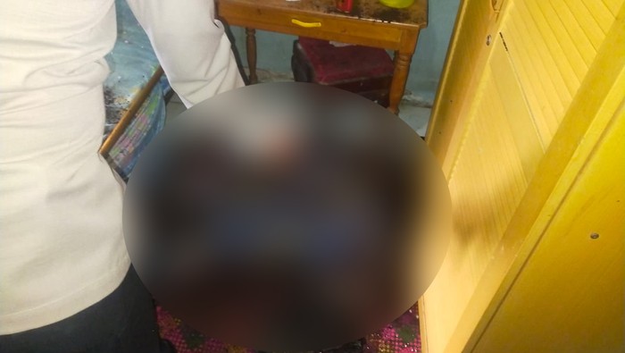 Mayat wanita membusuk ditemukan di Muara Enim.