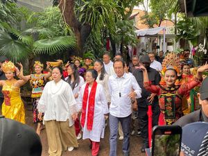 Megawati-Prananda-Puan Tiba di TPS Kebagusan, Diiringi Tarian