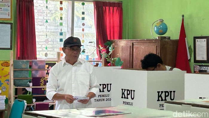 Menko PMK Muhadjir Effendy nyoblos bareng keluarga di Malang