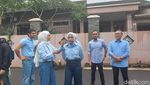 Gaya Menteri Ekonomi Jokowi Nyoblos: Pakai Kemeja Hitam hingga Biru Muda