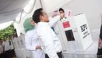 Momen Cak Imin Nyoblos Bareng Istri dan Anak