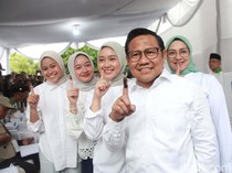 Momen Cak Imin Nyoblos Bareng Istri dan Anak