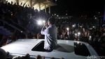 Momen Prabowo Tinggalkan Istora, Pendukung Histeris Rebutan Salaman