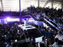 Momen Prabowo Tinggalkan Istora, Pendukung Histeris Rebutan Salaman