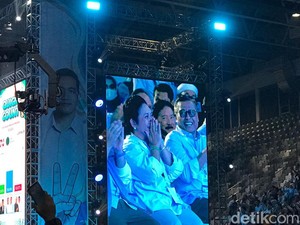 Prabowo Sapa Titiek Soeharto dalam Pidato di Istora, Pendukung Riuh