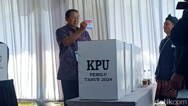 Momen Sejumlah Tokoh Nyoblos di Jawa Timur