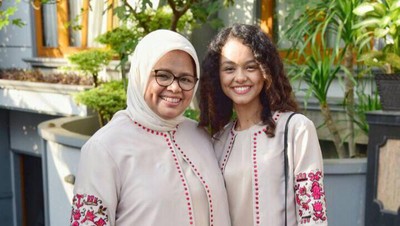Foto: Gaya Kompak Mutiara Baswedan dan Ibunya, Fery Farhati